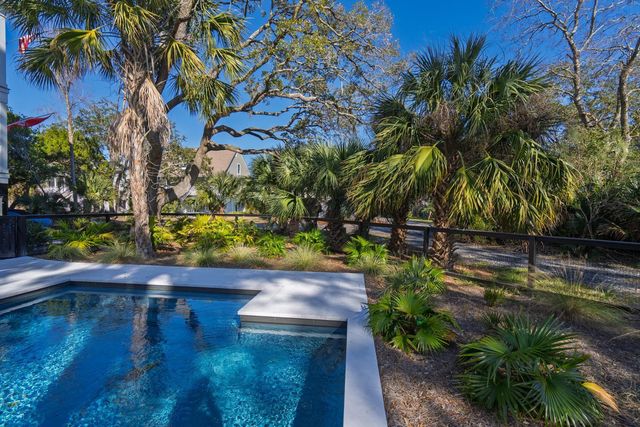 42 Battery Park Road, Edisto Island, SC 29438