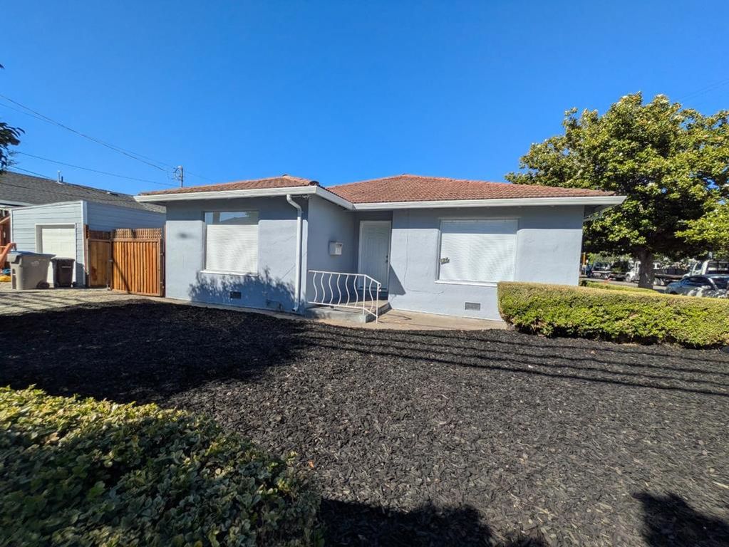 Image 2 of property listing at 194 S 24th Street, San Jose, CA 95116