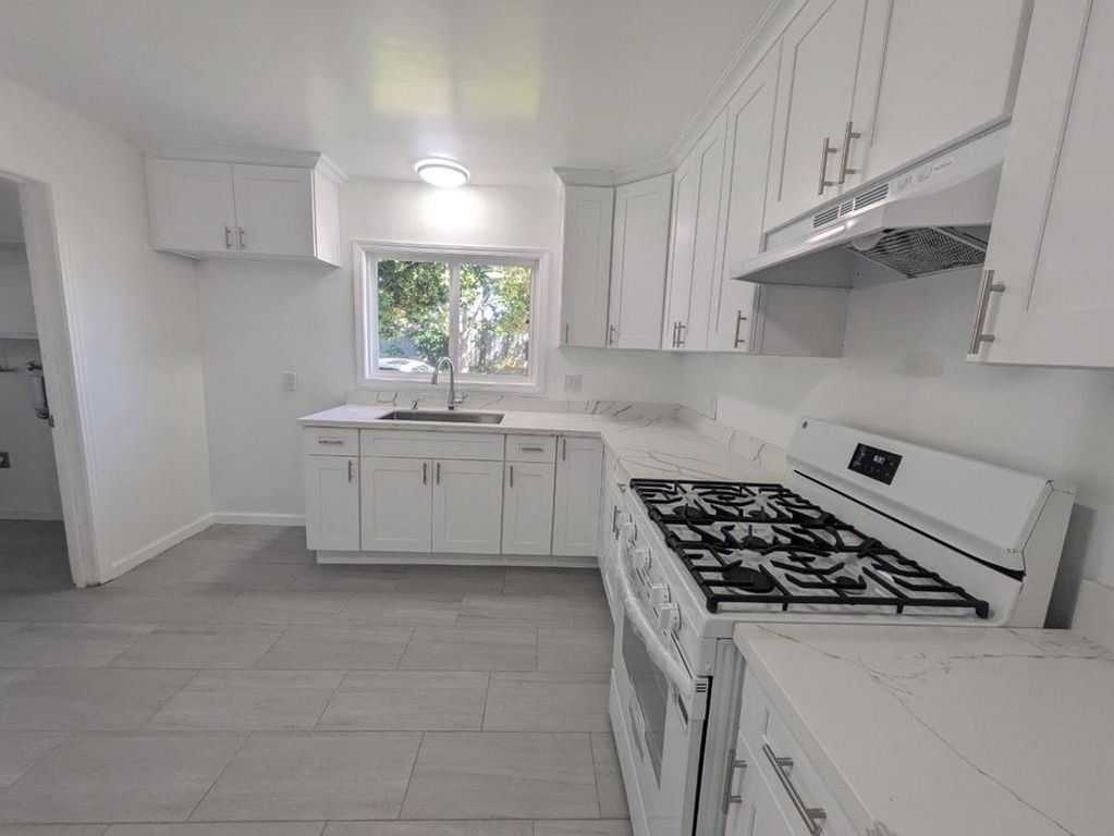 Image 8 of property listing at 194 S 24th Street, San Jose, CA 95116