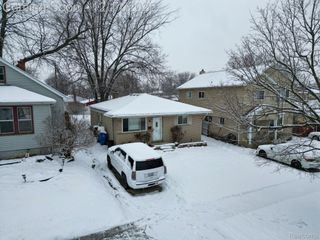 6039 N Silvery Lane, Dearborn Heights, MI 48127