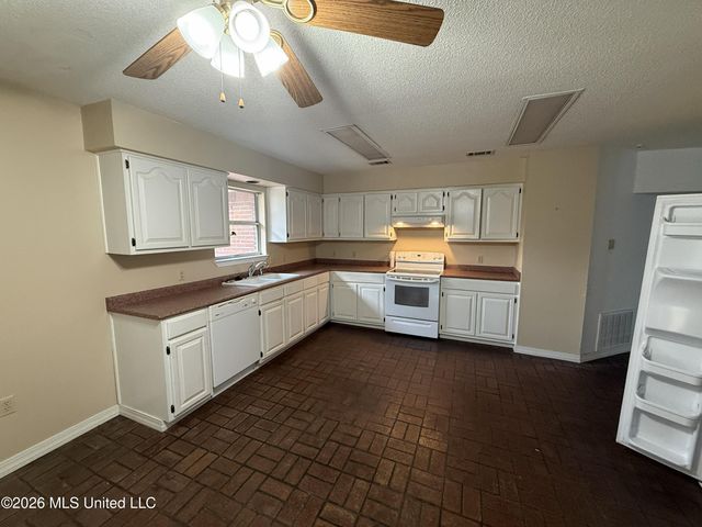 9213 Selena Drive, Biloxi, MS 39532