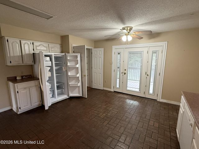 9213 Selena Drive, Biloxi, MS 39532