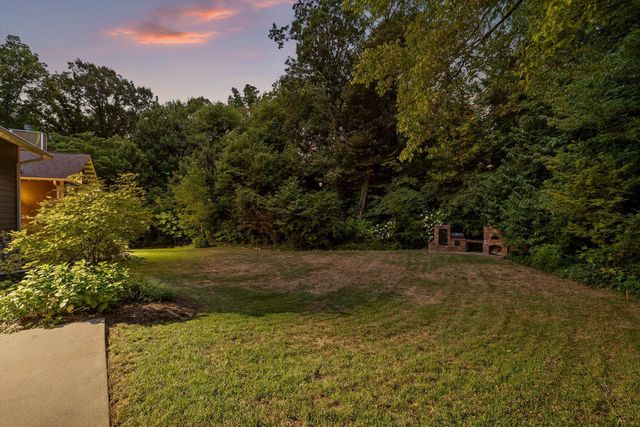 714 Berry Spring Path, Signal Mountain, TN 37377