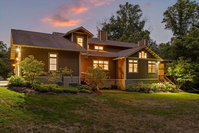 714 Berry Spring Path, Signal Mountain, TN 37377