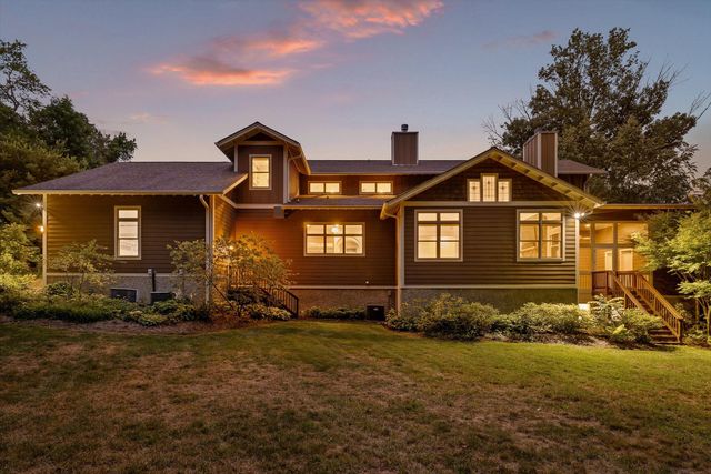 714 Berry Spring Path, Signal Mountain, TN 37377