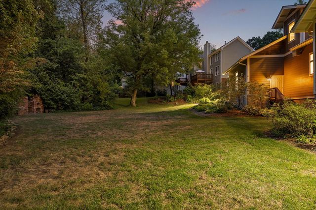 714 Berry Spring Path, Signal Mountain, TN 37377