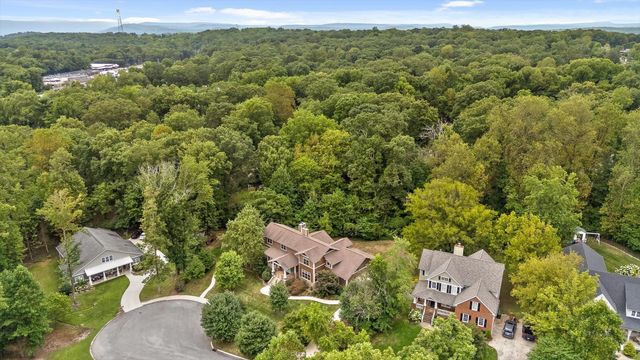 714 Berry Spring Path, Signal Mountain, TN 37377