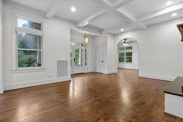 714 Berry Spring Path, Signal Mountain, TN 37377