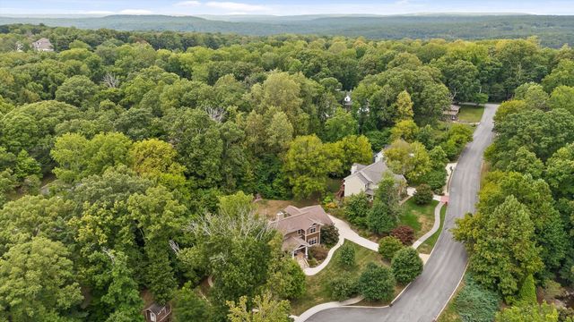 714 Berry Spring Path, Signal Mountain, TN 37377