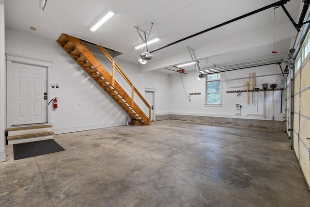 714 Berry Spring Path, Signal Mountain, TN 37377