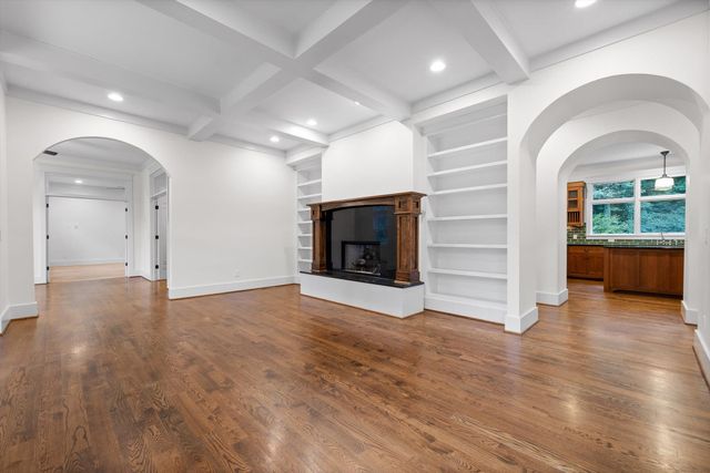 714 Berry Spring Path, Signal Mountain, TN 37377