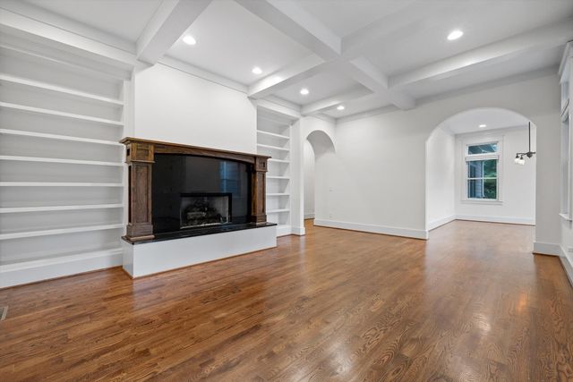 714 Berry Spring Path, Signal Mountain, TN 37377