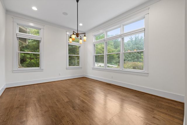 714 Berry Spring Path, Signal Mountain, TN 37377