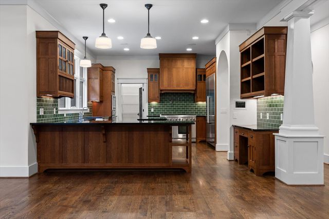 714 Berry Spring Path, Signal Mountain, TN 37377