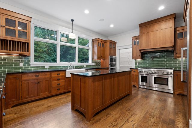 714 Berry Spring Path, Signal Mountain, TN 37377