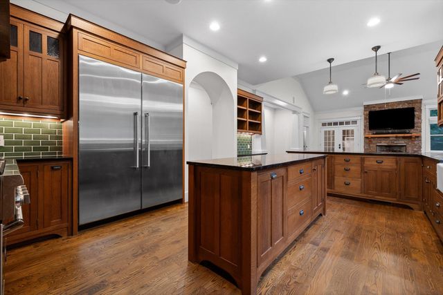 714 Berry Spring Path, Signal Mountain, TN 37377