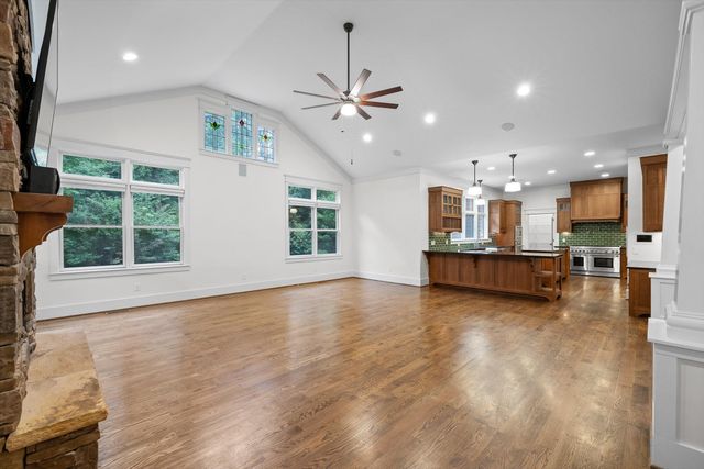 714 Berry Spring Path, Signal Mountain, TN 37377