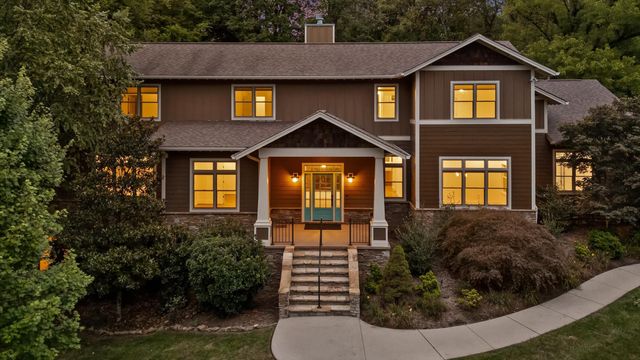 714 Berry Spring Path, Signal Mountain, TN 37377
