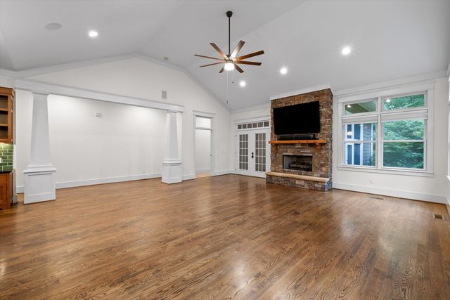 714 Berry Spring Path, Signal Mountain, TN 37377