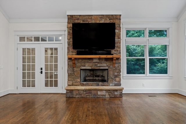 714 Berry Spring Path, Signal Mountain, TN 37377