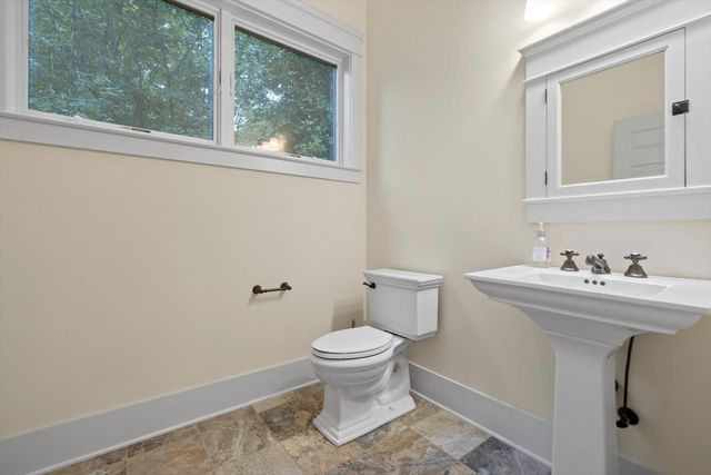 714 Berry Spring Path, Signal Mountain, TN 37377