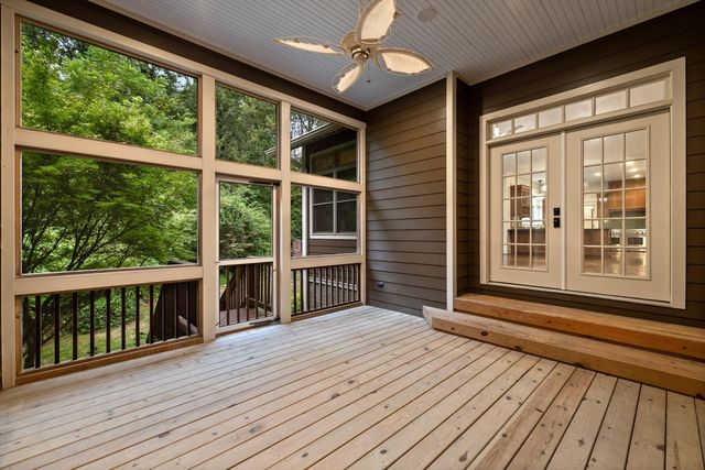 714 Berry Spring Path, Signal Mountain, TN 37377