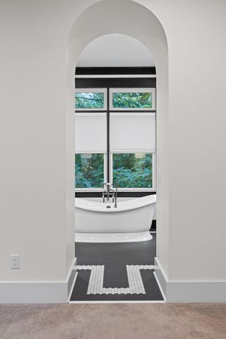 714 Berry Spring Path, Signal Mountain, TN 37377