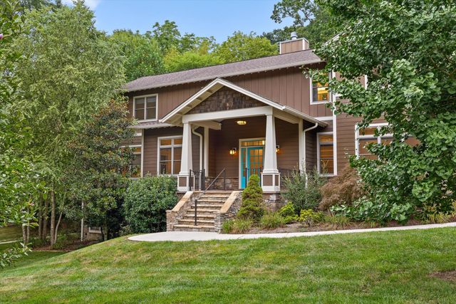 714 Berry Spring Path, Signal Mountain, TN 37377