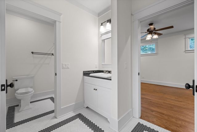 714 Berry Spring Path, Signal Mountain, TN 37377