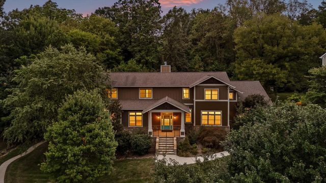 714 Berry Spring Path, Signal Mountain, TN 37377