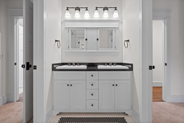 714 Berry Spring Path, Signal Mountain, TN 37377