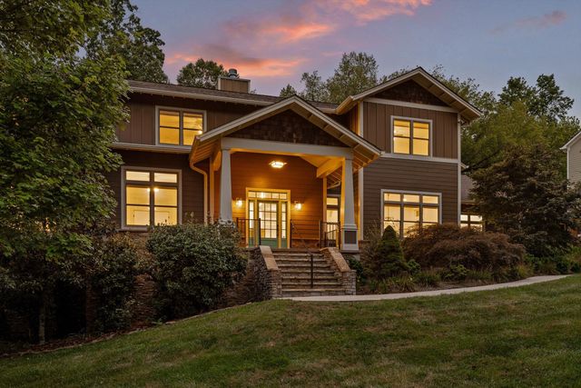 714 Berry Spring Path, Signal Mountain, TN 37377