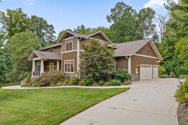 714 Berry Spring Path, Signal Mountain, TN 37377