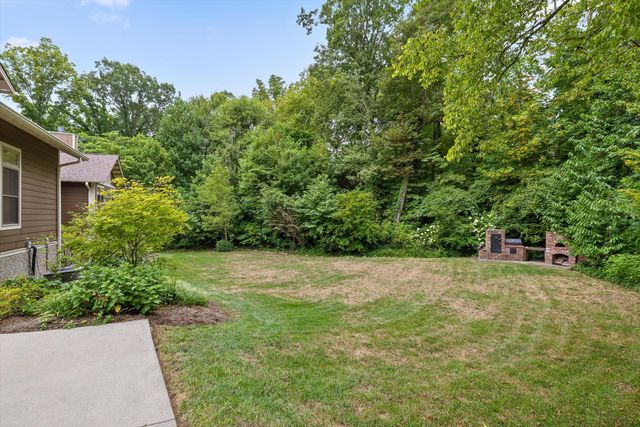 714 Berry Spring Path, Signal Mountain, TN 37377