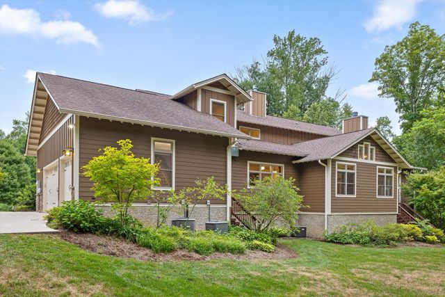 714 Berry Spring Path, Signal Mountain, TN 37377