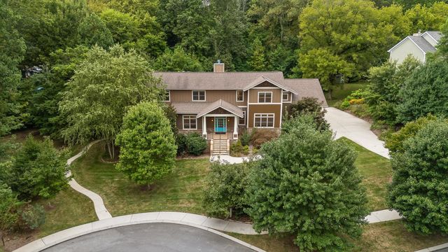 714 Berry Spring Path, Signal Mountain, TN 37377