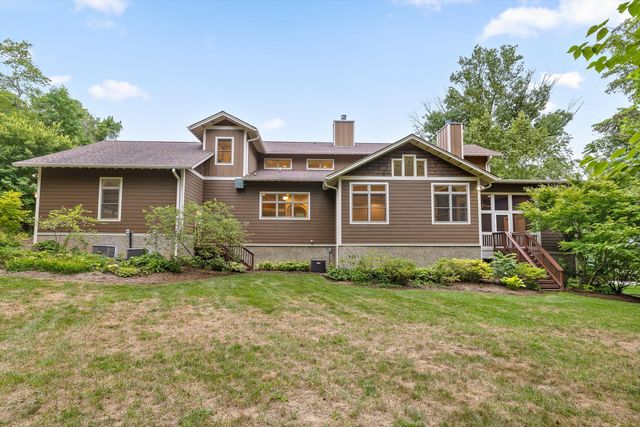 714 Berry Spring Path, Signal Mountain, TN 37377