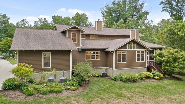 714 Berry Spring Path, Signal Mountain, TN 37377