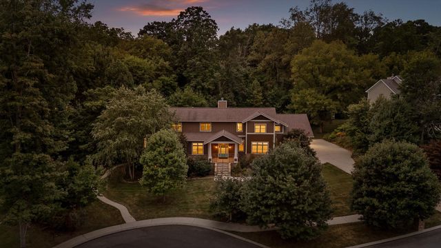 714 Berry Spring Path, Signal Mountain, TN 37377