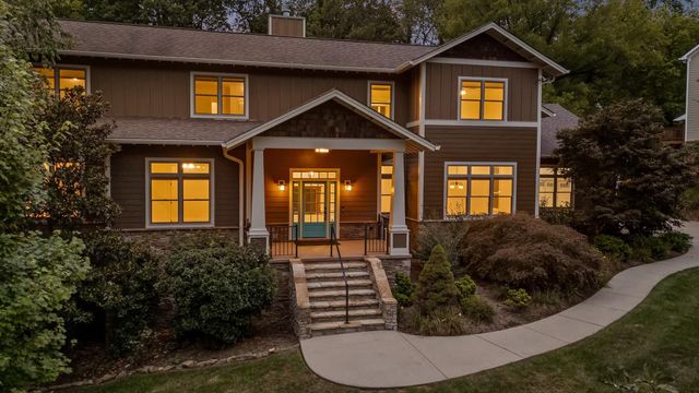 714 Berry Spring Path, Signal Mountain, TN 37377