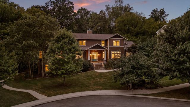 714 Berry Spring Path, Signal Mountain, TN 37377