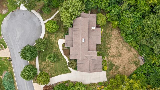 714 Berry Spring Path, Signal Mountain, TN 37377