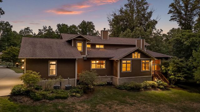 714 Berry Spring Path, Signal Mountain, TN 37377