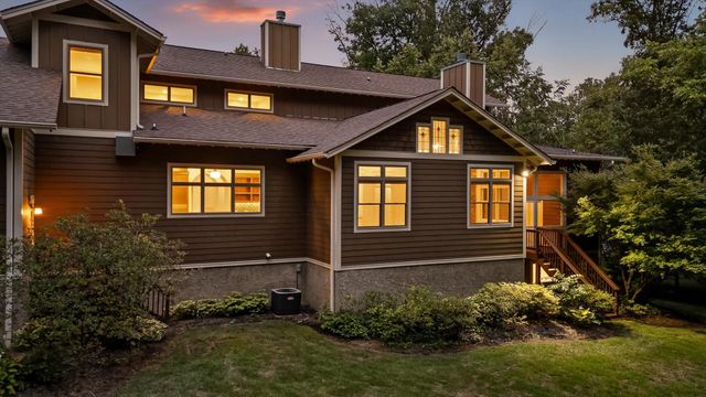 714 Berry Spring Path, Signal Mountain, TN 37377