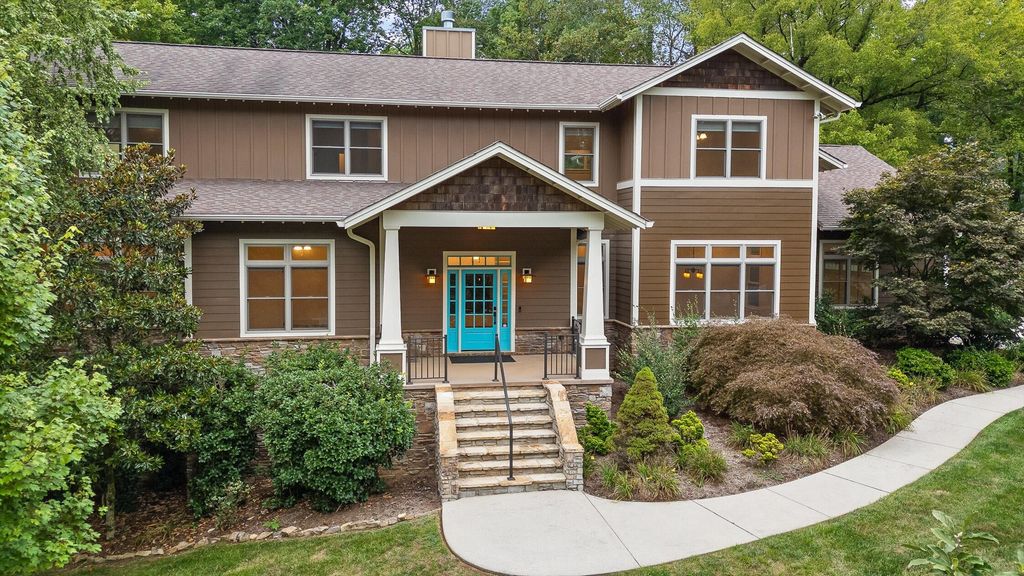 714 Berry Spring Path, Signal Mountain, TN 37377