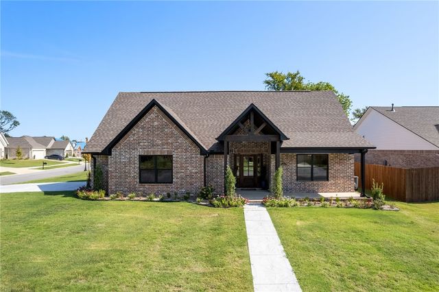 8301 McLaren Drive, Fort Smith, AR 72916