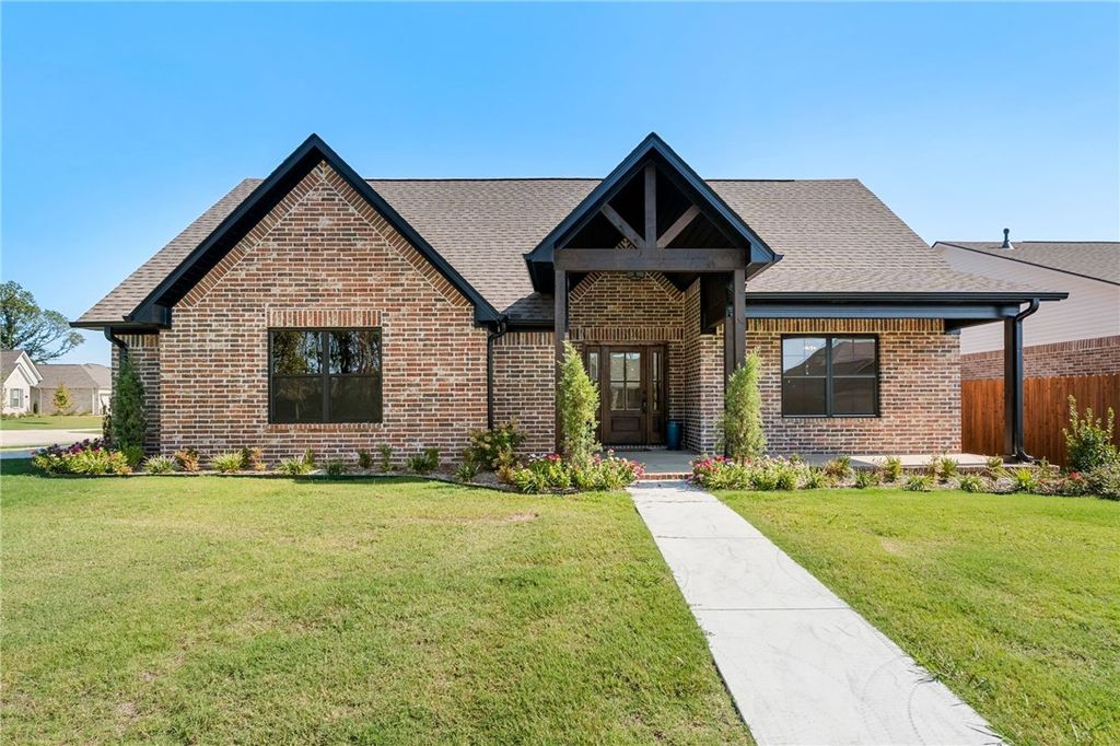 8301 McLaren Drive, Fort Smith, AR 72916