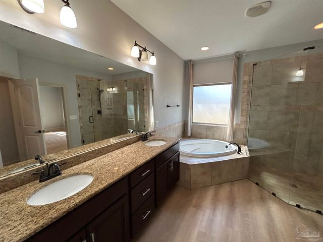 4081 Manchester Ct, Pace, FL 32571