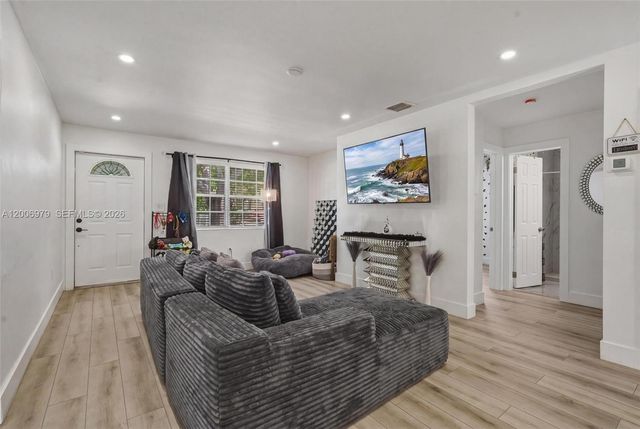 1657 SW 44th Ave, Fort Lauderdale, FL 33317