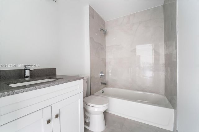 1165 NW 8th Ave 104, Miami, FL 33136